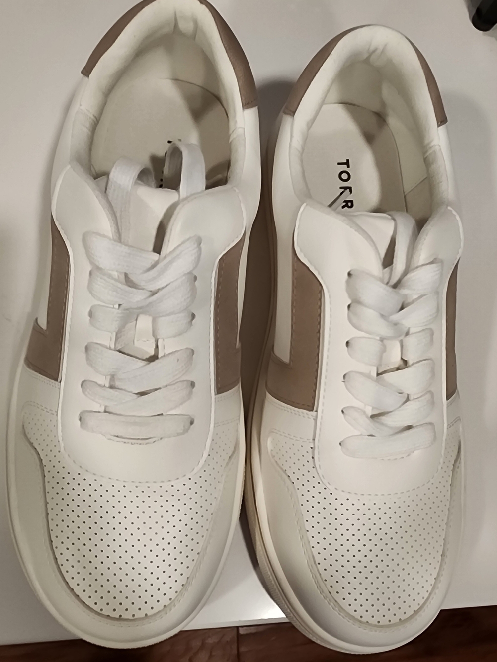 Torrid Perforated Lace Up Sneaker (9.5WW)